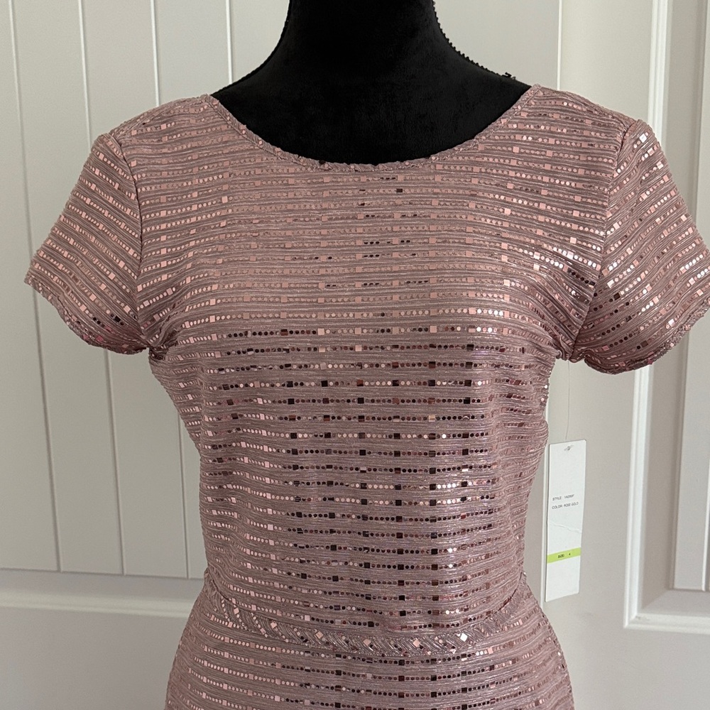 Leslie Fay Elegant Rose Gold Sequin Gown - Picture 3 of 13